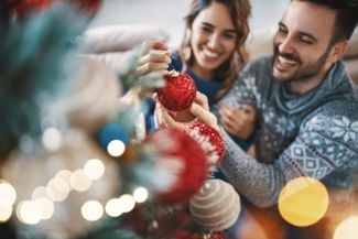 How to Decorate A Christmas Tree Like a Pro