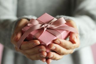 Traditional Anniversary Gift Ideas for Your Spouse